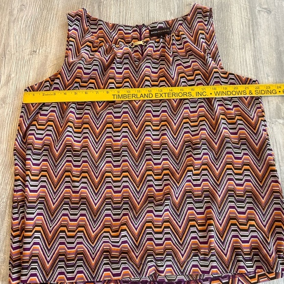 Dana Buchman Women’s Blouse Multicolor Chevron Pattern Sleeveless Gold Accent XL - Picture 8 of 9